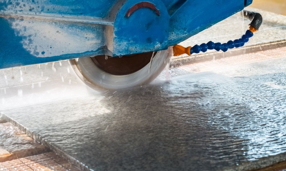 machine cutting granite stone