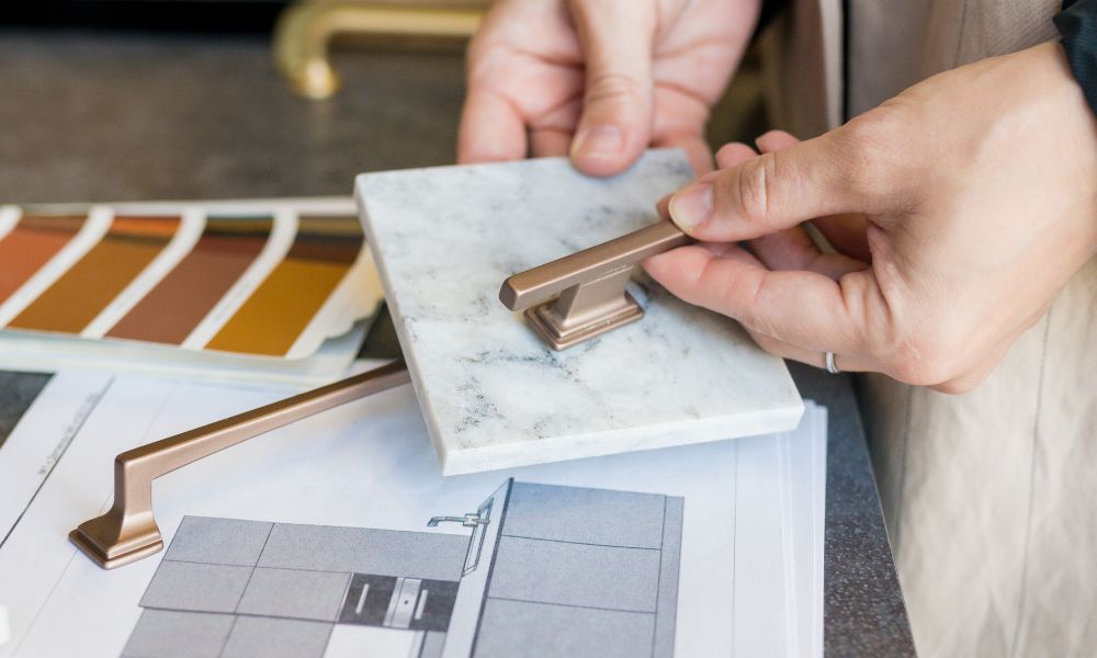 matching cabinet finishings with the stone countertop