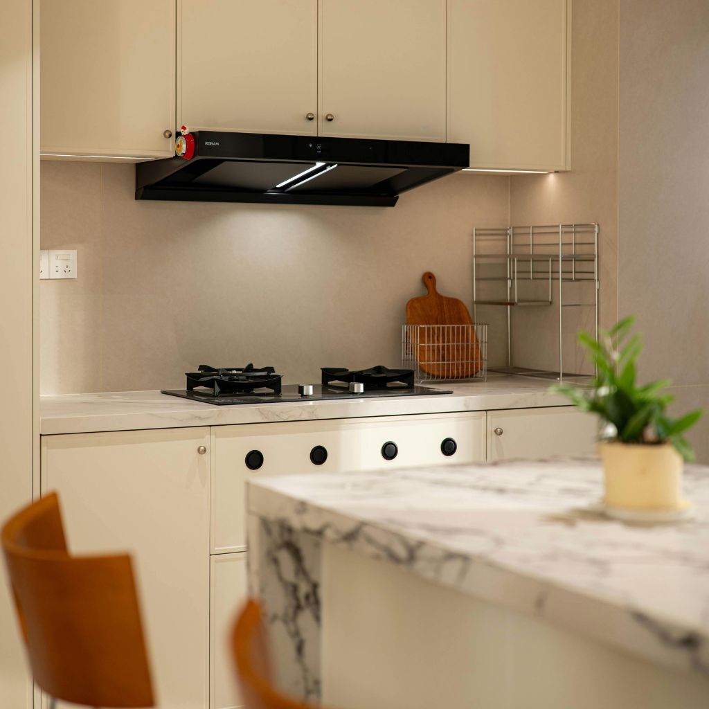 marble veining kitchen island countertop